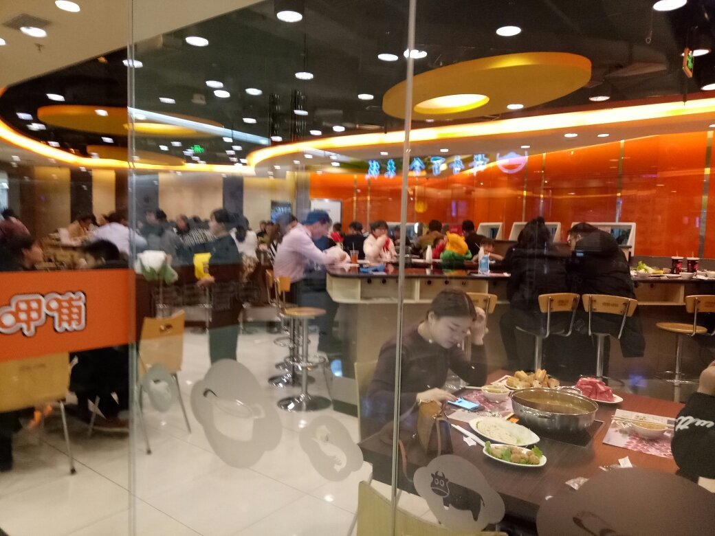 从呷哺呷哺石家庄勒泰家乐福分店看餐饮管理的加减法 标准化、成本与坪效的三重博弈